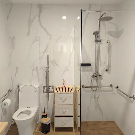Eliving - Biopark Center & Airport Apartmán