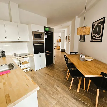 Eliving - Biopark Center & Airport Appartement