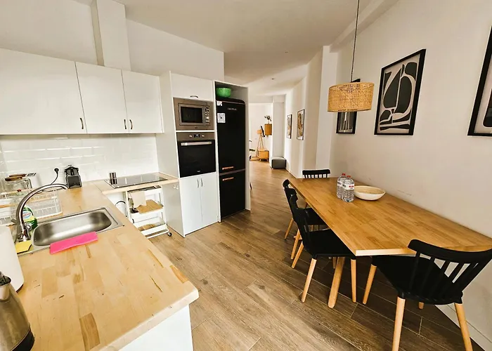Eliving - Biopark Center & Airport Appartement